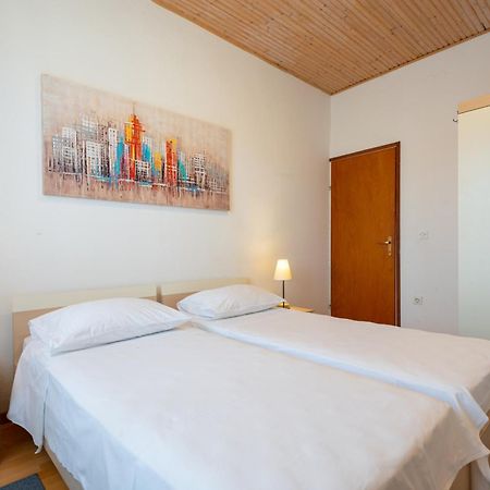 Apartments By The Sea Jelsa, Hvar - 11319 Jelsa  Pokoj fotografie