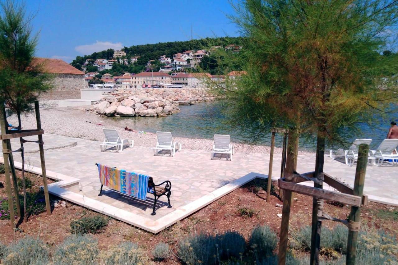 Apartments By The Sea Jelsa, Hvar - 11319 Jelsa  Exteriér fotografie