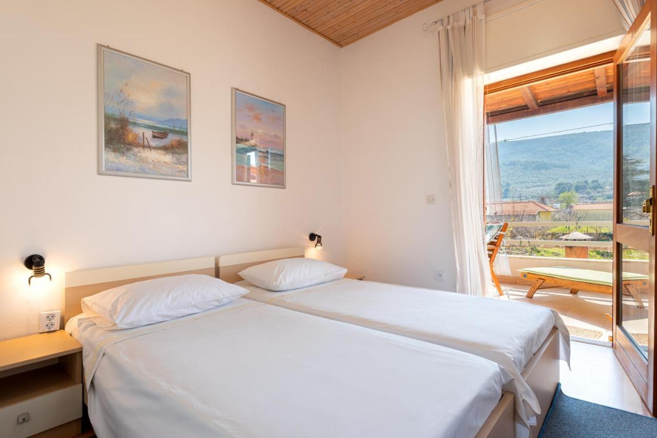 Apartments By The Sea Jelsa, Hvar - 11319 Jelsa  Exteriér fotografie