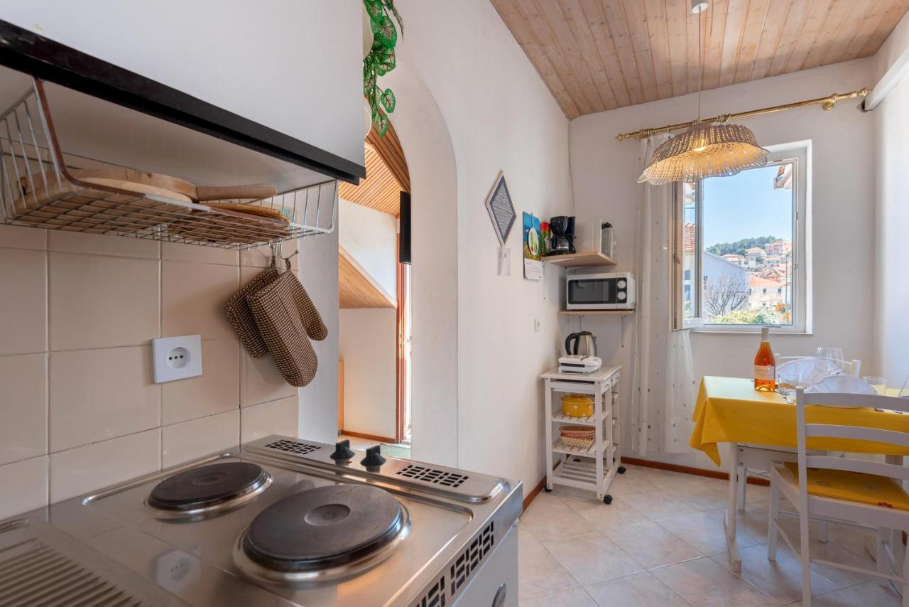 Apartments By The Sea Jelsa, Hvar - 11319 Jelsa  Exteriér fotografie